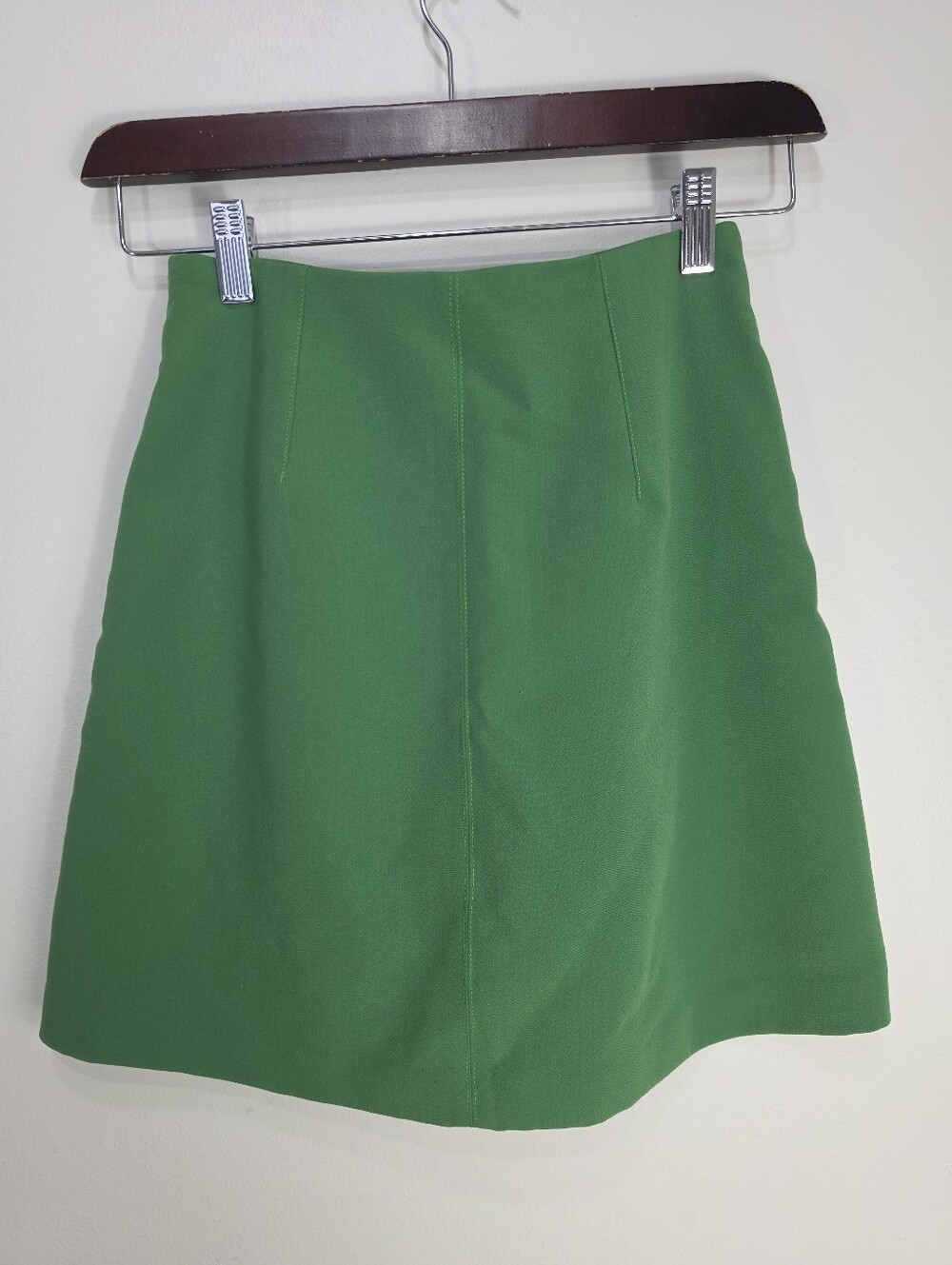 Dynamite Kelly Green Mini Skirt - Picture 2 of 9